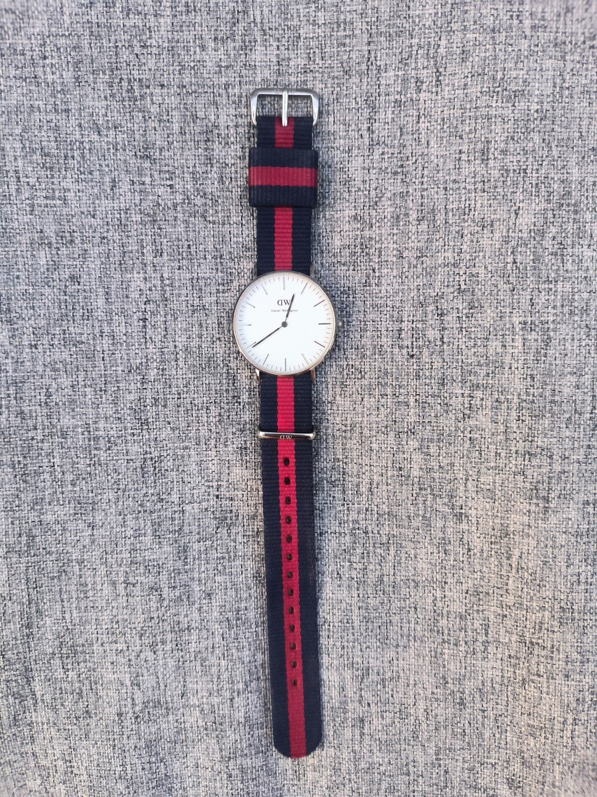Daniel Wellington horloge zilver rood blauw perfecte staat!, Overige merken, Gebruikt, Staal, Verzenden