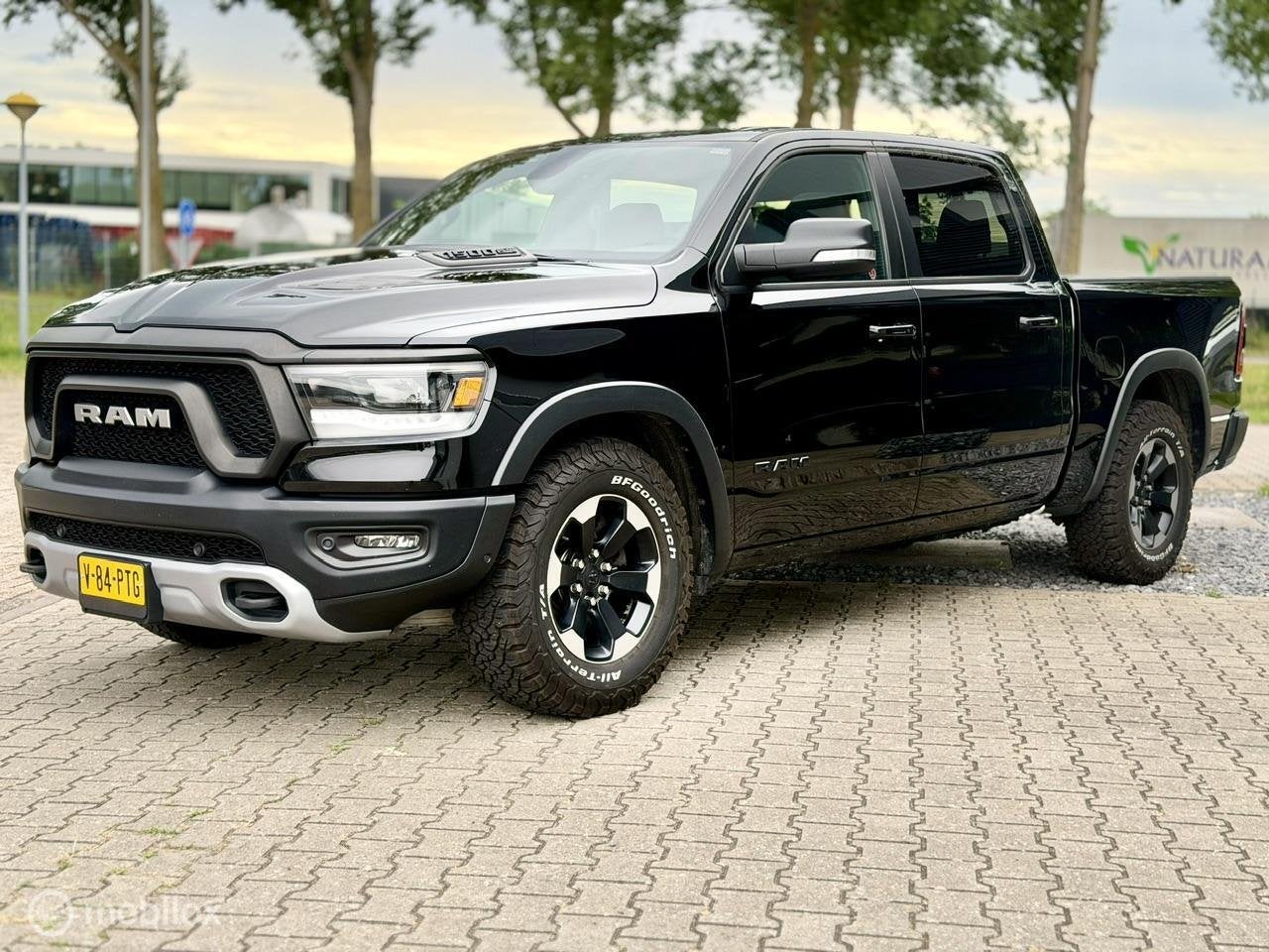 RAM 1500 Rebel 5.7 V8 HEMI | Pano | Luchtvering | 03-2020, Auto's, Automaat, Gebruikt, 5654 cc, Leder en Stof