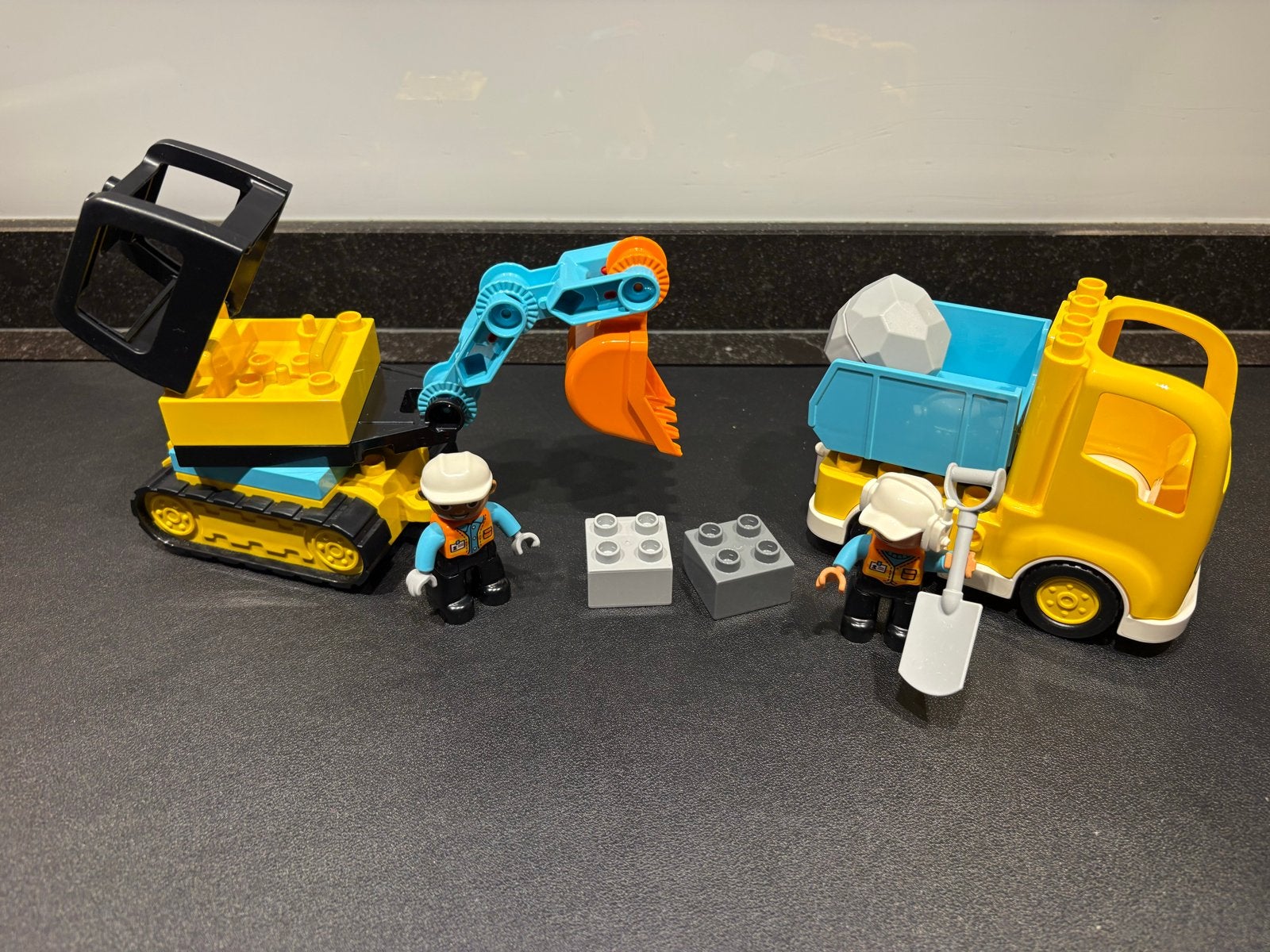 LEGO Duplo Graafmachine en Vrachtwagen Set