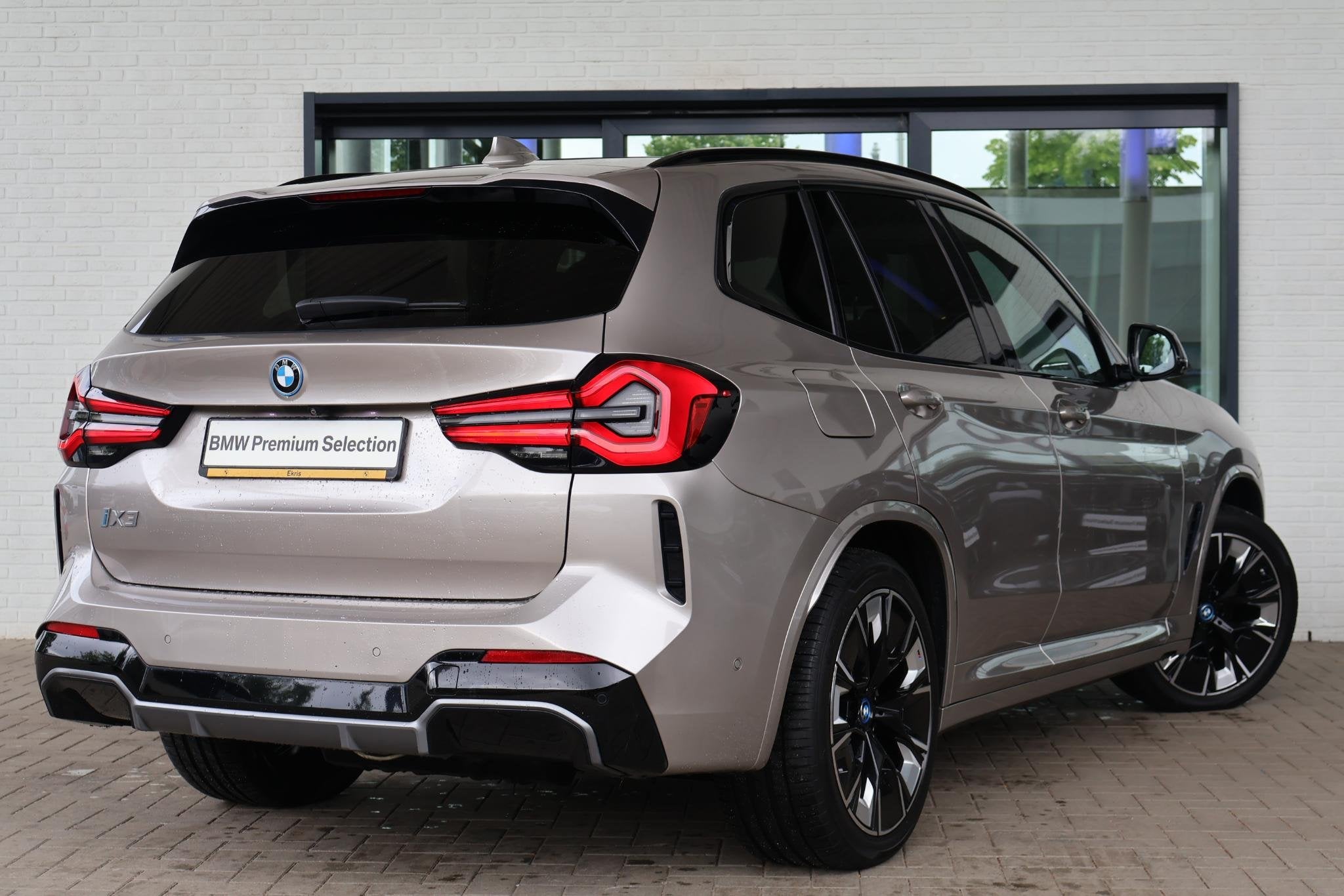 BMW iX3 | Panoramadak | Stoelverwarming | Trekhaak, Automaat, Achterwielaandrijving, Gebruikt, 750 kg