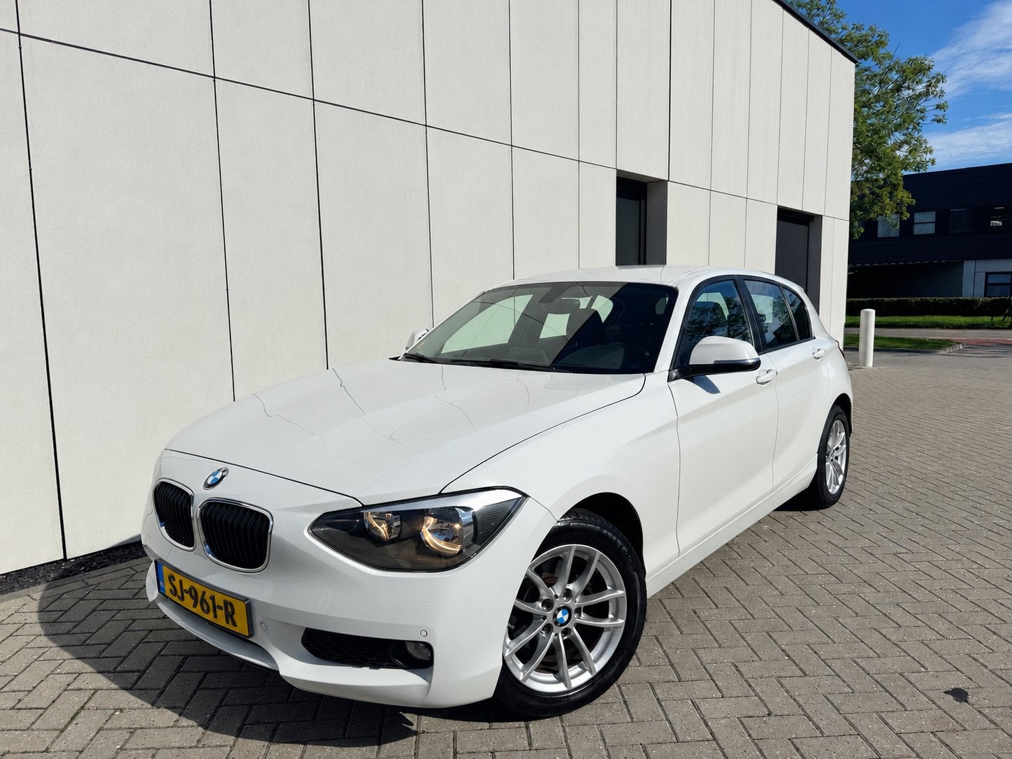 BMW 1-Serie 2.0 118D 5DR 2014 Wit/NETJES/PARKEER SS/APK-27/, Euro 5, 1995 cc, Wit, 140 €/maand