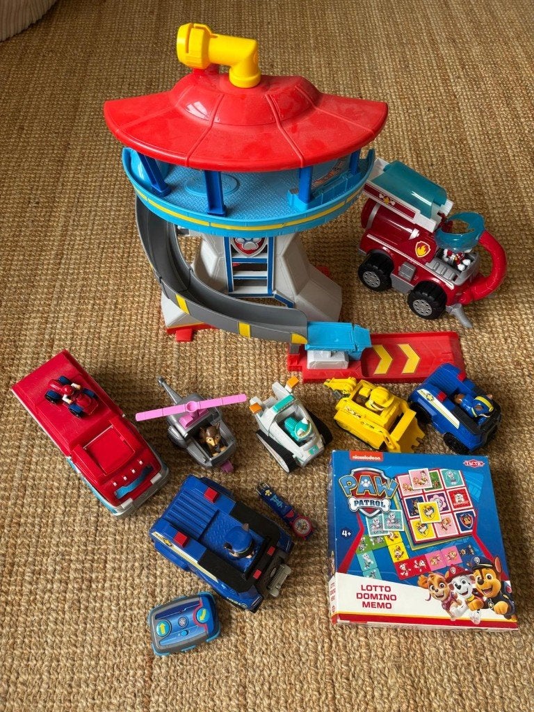 Paw Patrol speelgoedpakket (inclusief uitkijktoren), Ophalen, Gebruikt, Afstandsbediening