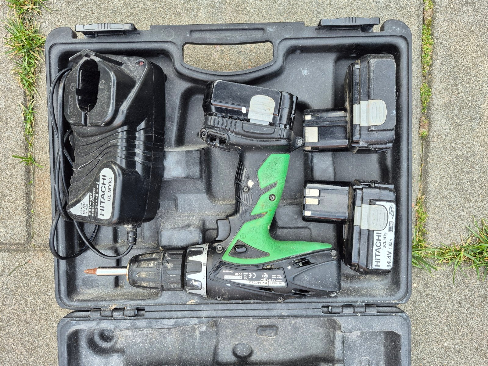 Hitachi Boormachine met accu's en lader (defect), Ophalen of Verzenden, Gebruikt, Boormachine