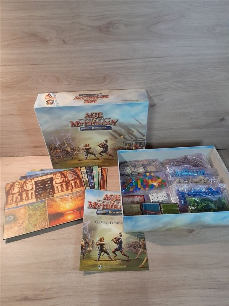 Age of mythologie het bordspel - s6272, Hobby en Vrije tijd, Gezelschapsspellen | Bordspellen, Verzenden, Zo goed als nieuw