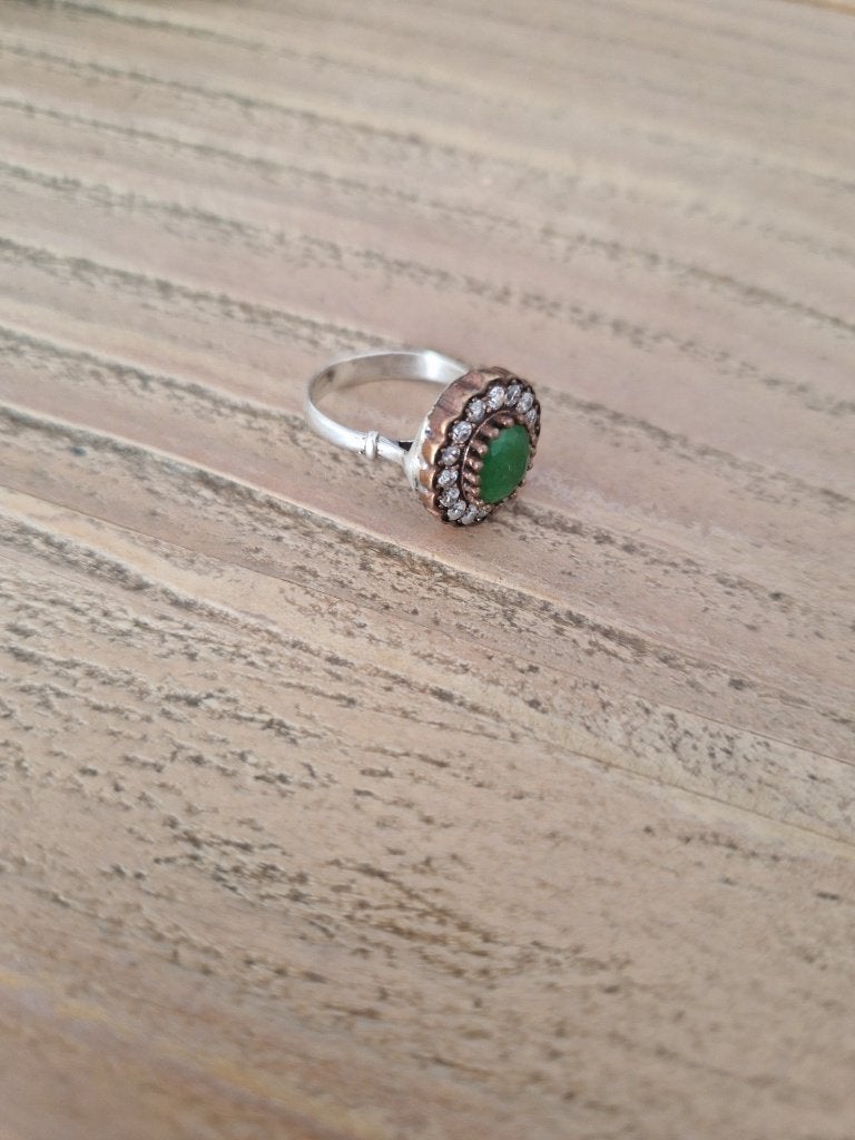 Antieke, zilveren ring met smaragdje. Mt 17., Ophalen of Verzenden, Zilver, Ring, Met edelsteen