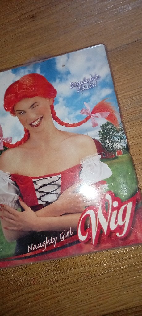 Damespruiken rood met vlechten-blond-oranje-hippie enz, Ophalen of Verzenden, Nieuw, Carnaval