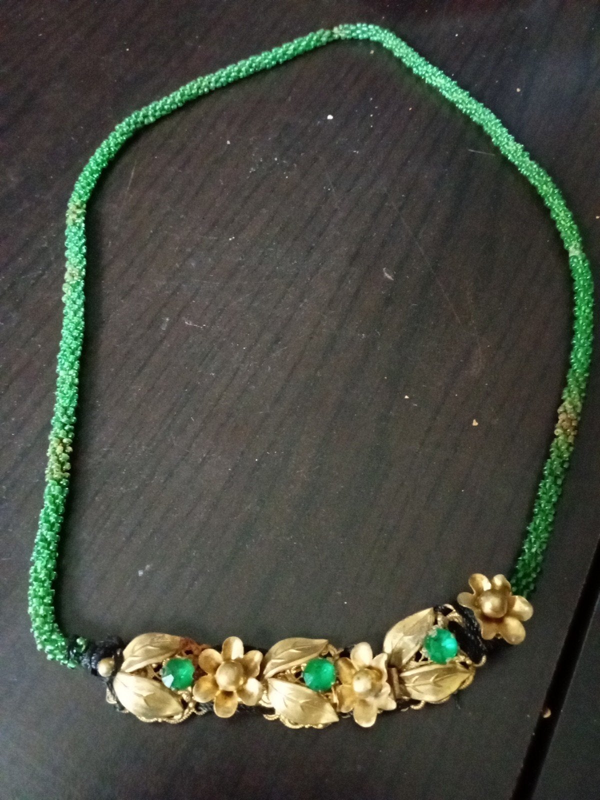 Vintage Groene Kralenketting met Gouden Bladeren en Stenen, Overige materialen, Gebruikt, Ophalen of Verzenden, Met edelsteen