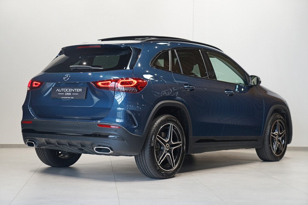 Mercedes-Benz GLA 250 e AMG  PANO  DISTRONIC  360 C, Auto's, Mercedes-Benz, 12 maanden, Zwart, Blauw, Bedrijf