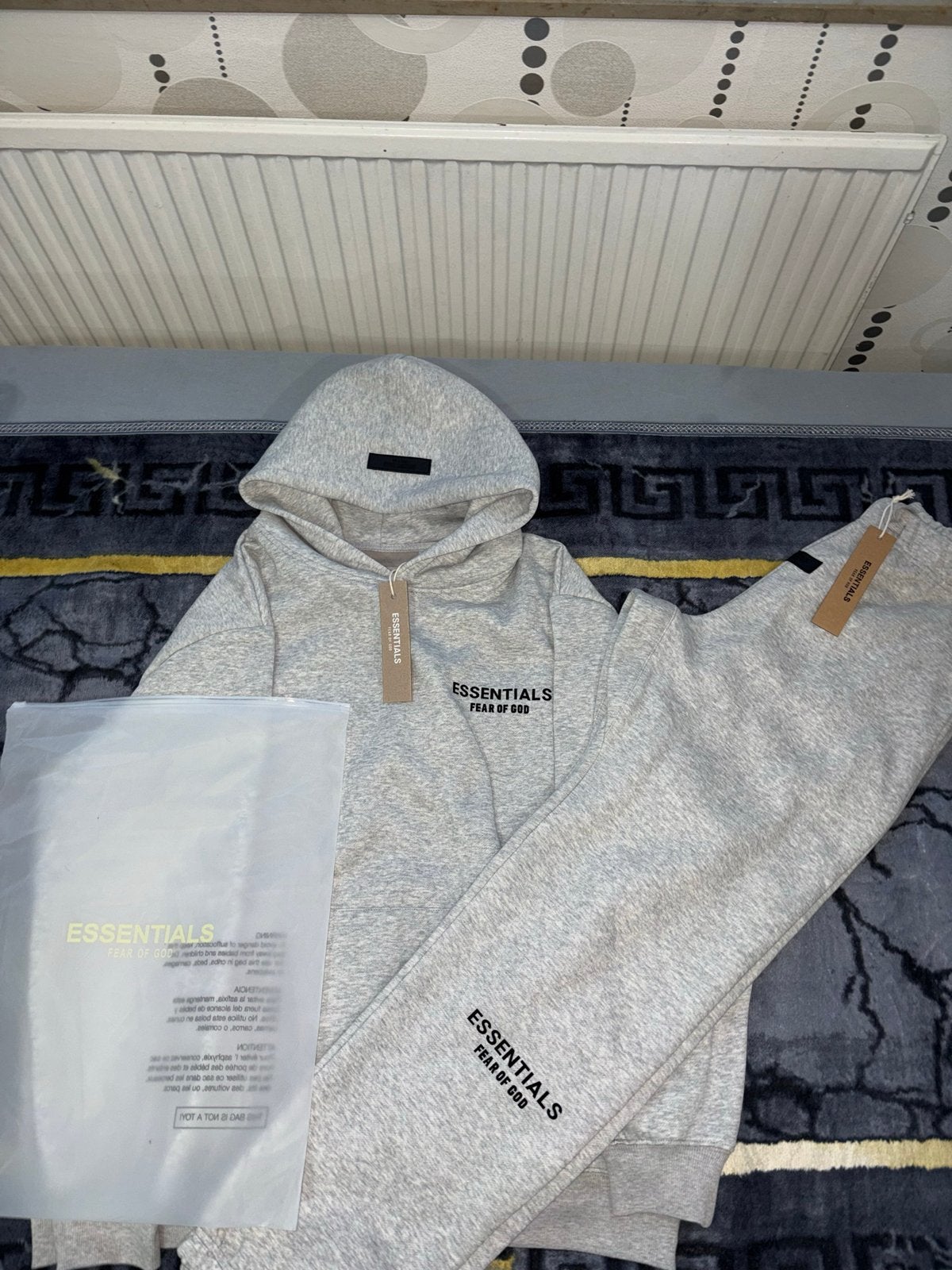 Essentials, Ophalen of Verzenden, Nieuw