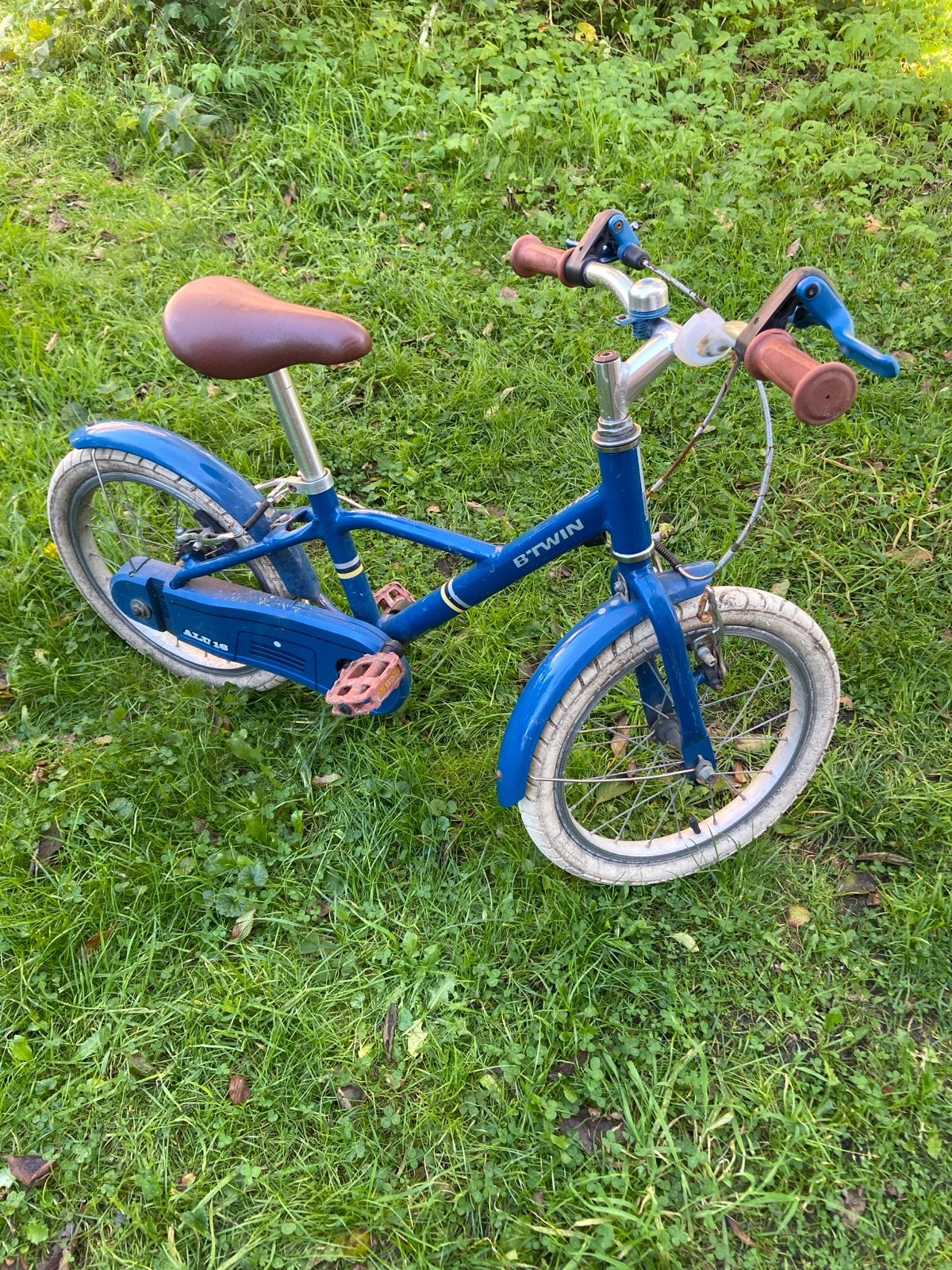 B'Twin kinderfiets 16 inch - Blauw, Fietsen en Brommers, Ophalen, Gebruikt, Terugtraprem, 16 tot 20 inch