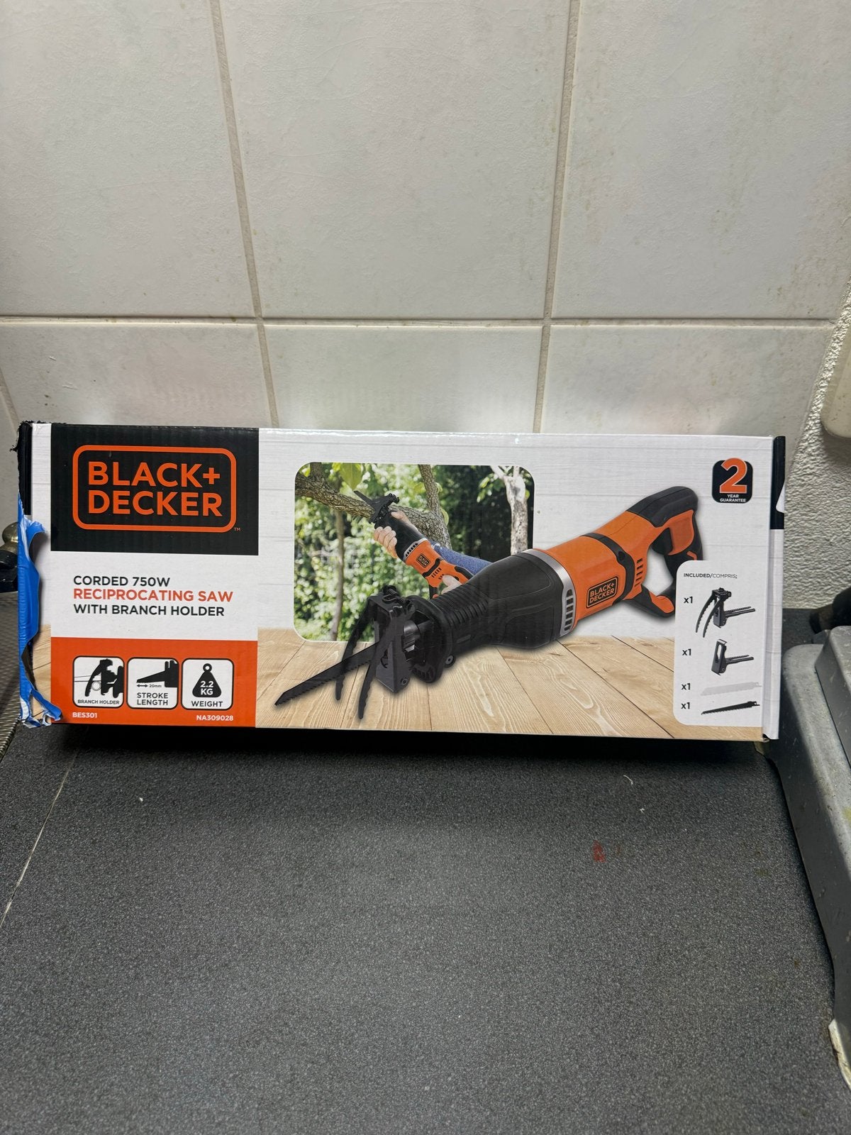 Black+Decker Reciprozaag 750W met takkenhouder, 70 mm of meer, Nieuw, 600 tot 1200 watt, Ophalen of Verzenden