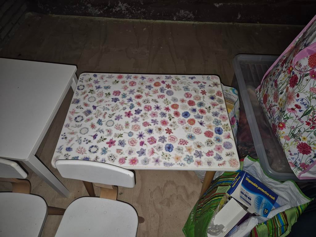 Kindertafeltje met 4 stoelen, Ophalen
