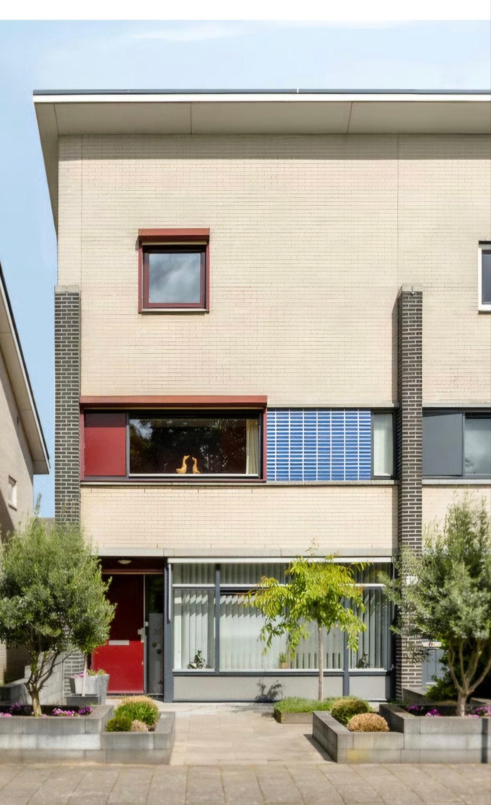 De sleutels liggen klaar voor de nieuwe bewoners, Huizen en Kamers, Huizen te koop, Noord-Brabant, Tot 200 m², Breda, 4 kamers