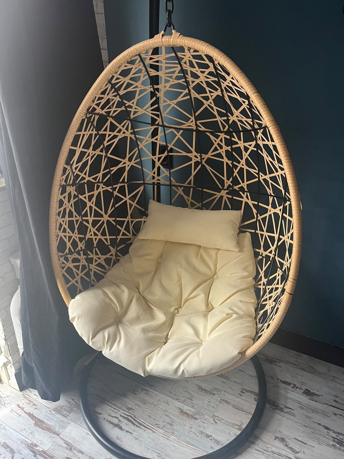 Comfortabele hangstoel met standaard en kussen, Huis en Inrichting, Ophalen, Overige kleuren, Riet of Rotan, Zo goed als nieuw