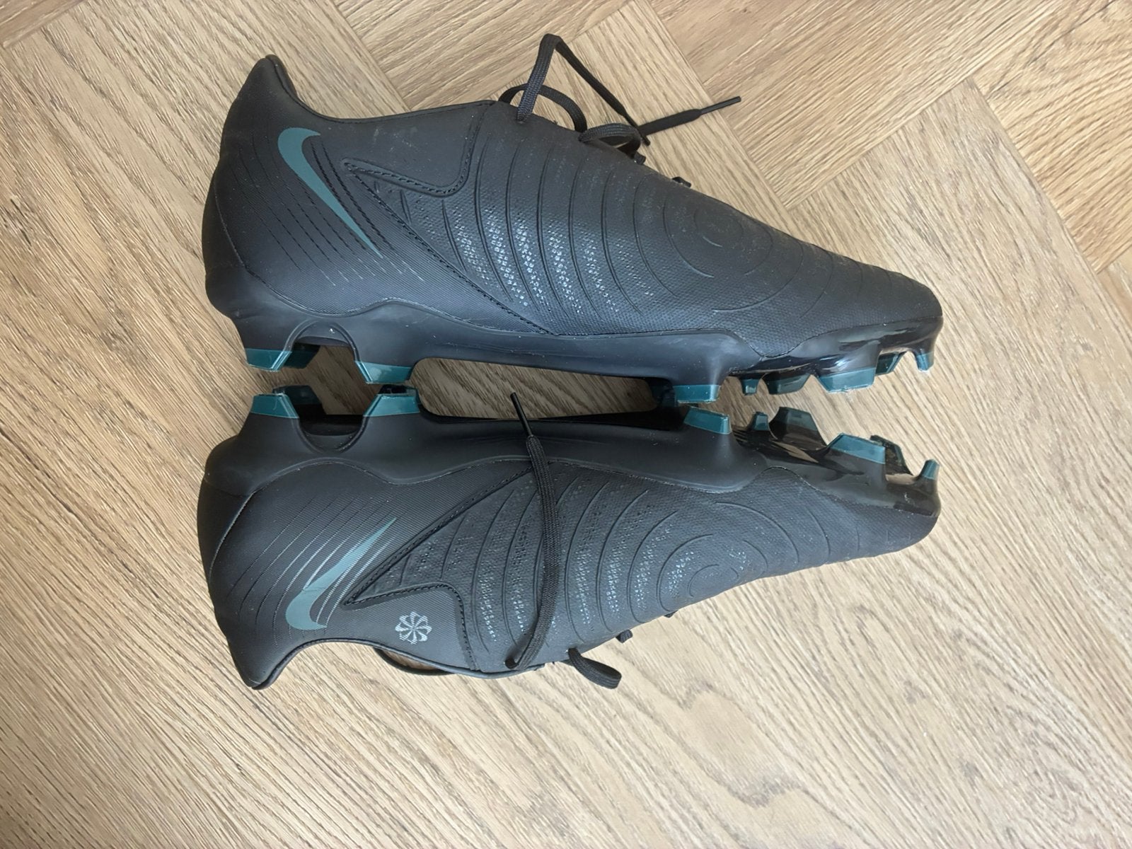 Nike phantom 44,5, Maat XS of kleiner, Ophalen of Verzenden, Zo goed als nieuw, Schoenen