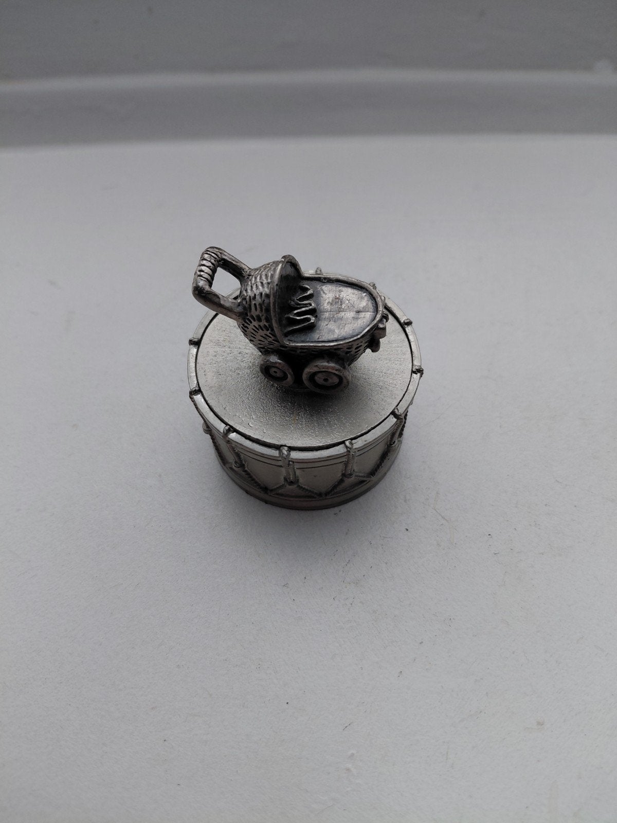 opbergdoosje met wiegje bovenop, Ophalen of Verzenden