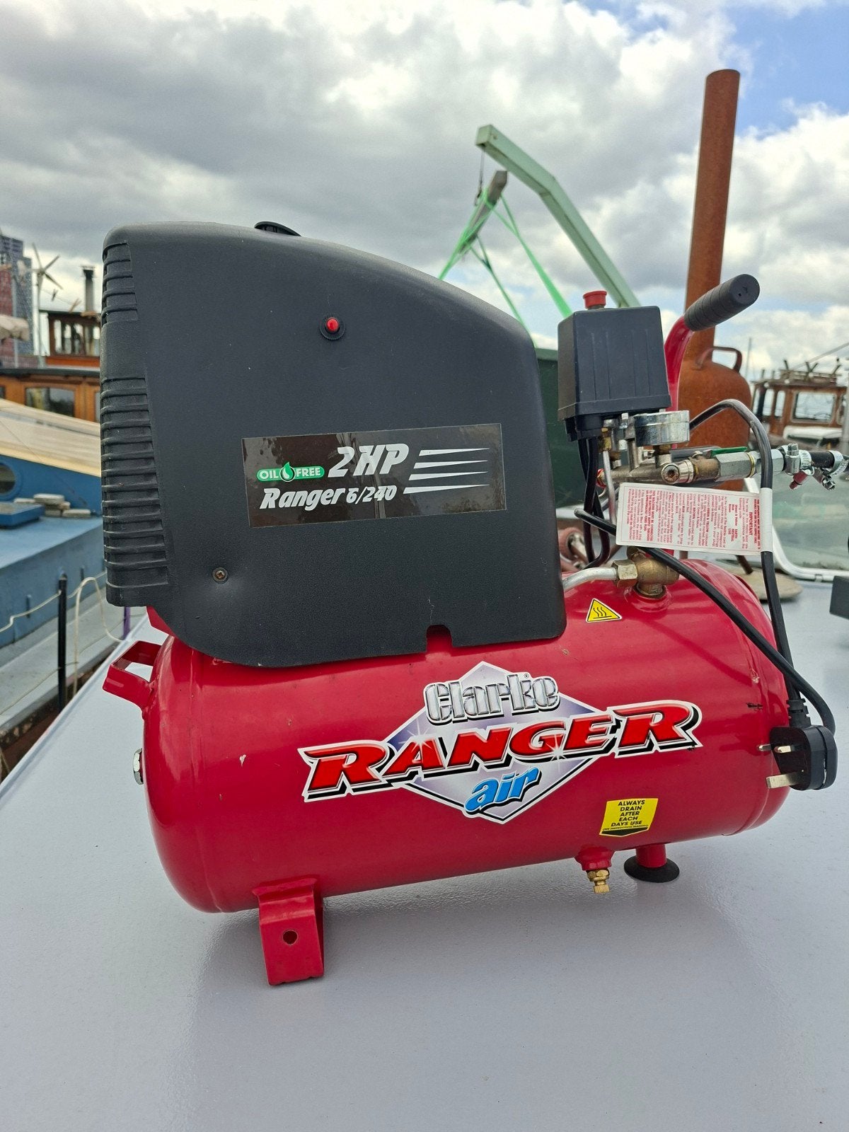 compressor Clarke Ranger 6/240, Ophalen, Gebruikt, 6 tot 10 bar, 200 tot 400 liter/min