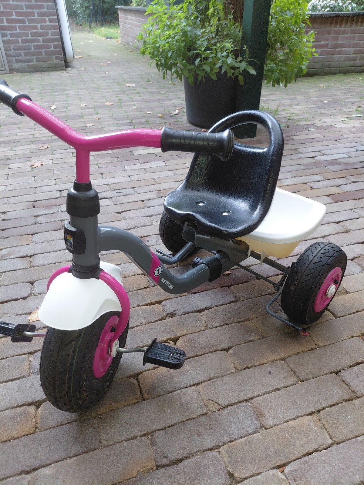 Kettler kinderdriewieler roze/grijs met duwstang en kiepbak, Fietsen en Brommers, Ophalen, Zo goed als nieuw, Duwstang