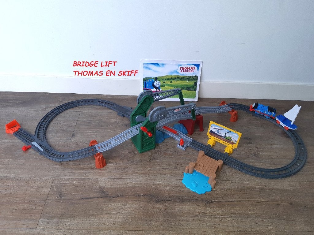 Trackmaster Thomas de Trein Bridge Lift Thomas en Skiff Set, Ophalen of Verzenden, Zo goed als nieuw