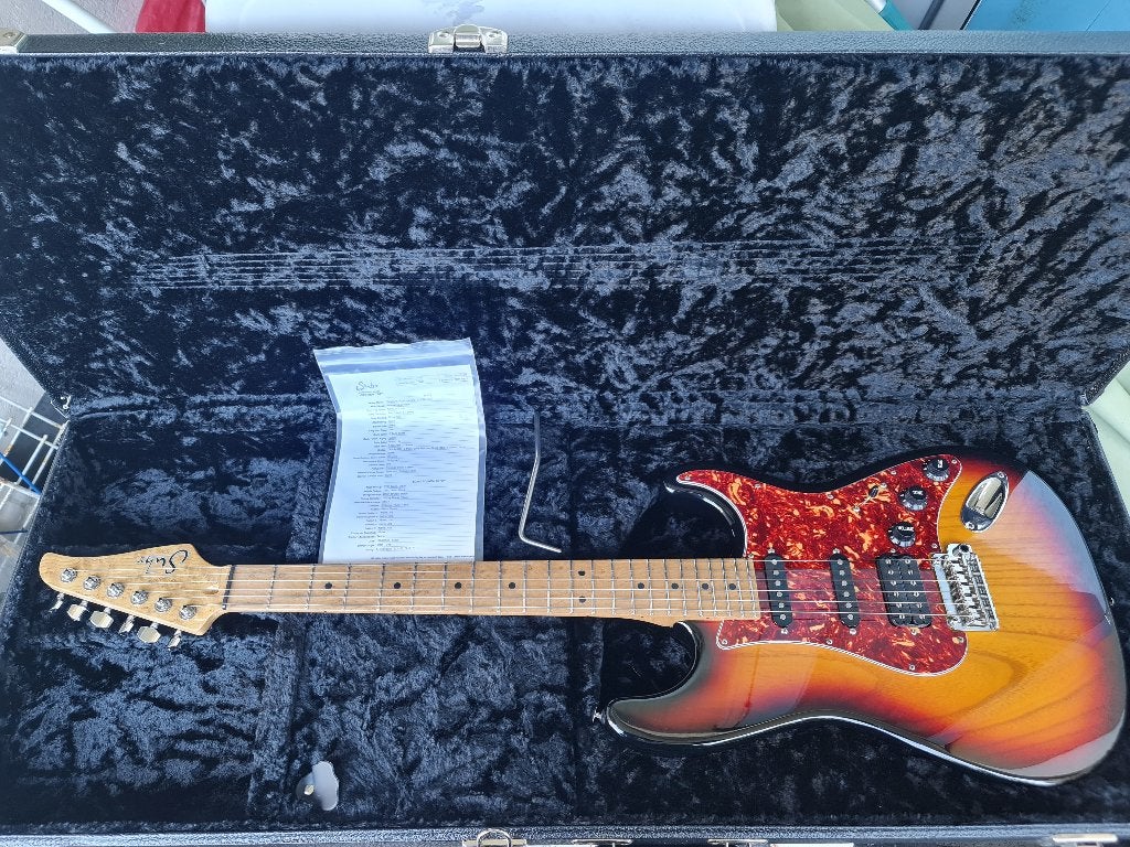 Suhr Classic S ltd Paulownia Trans 3 Tone Burst Nieuw 3 Kilo, Muziek en Instrumenten, Snaarinstrumenten | Gitaren | Elektrisch