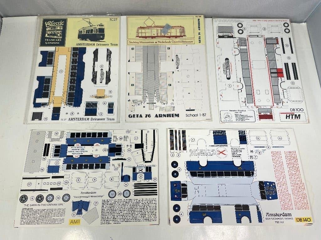 17 kartonnen Bouwplaten: Bussen en trams, schaal 1:87, Overige merken, Gelijkstroom of Wisselstroom, Brug, Tunnel of Gebouw, Ophalen of Verzenden