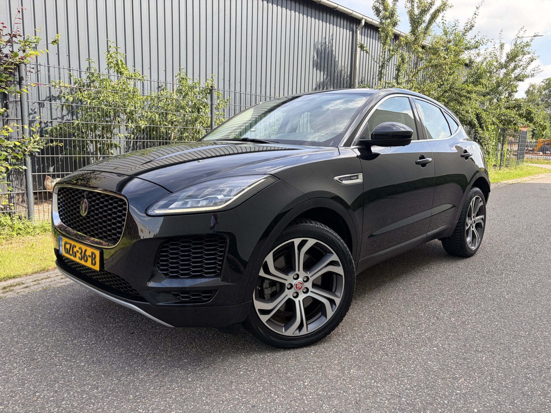 Jaguar E-Pace 2.0 P250 AWD HSE / AUTOMAAT / PANORAMADAK / ME, Euro 6, 4 cilinders, Zwart, Leder
