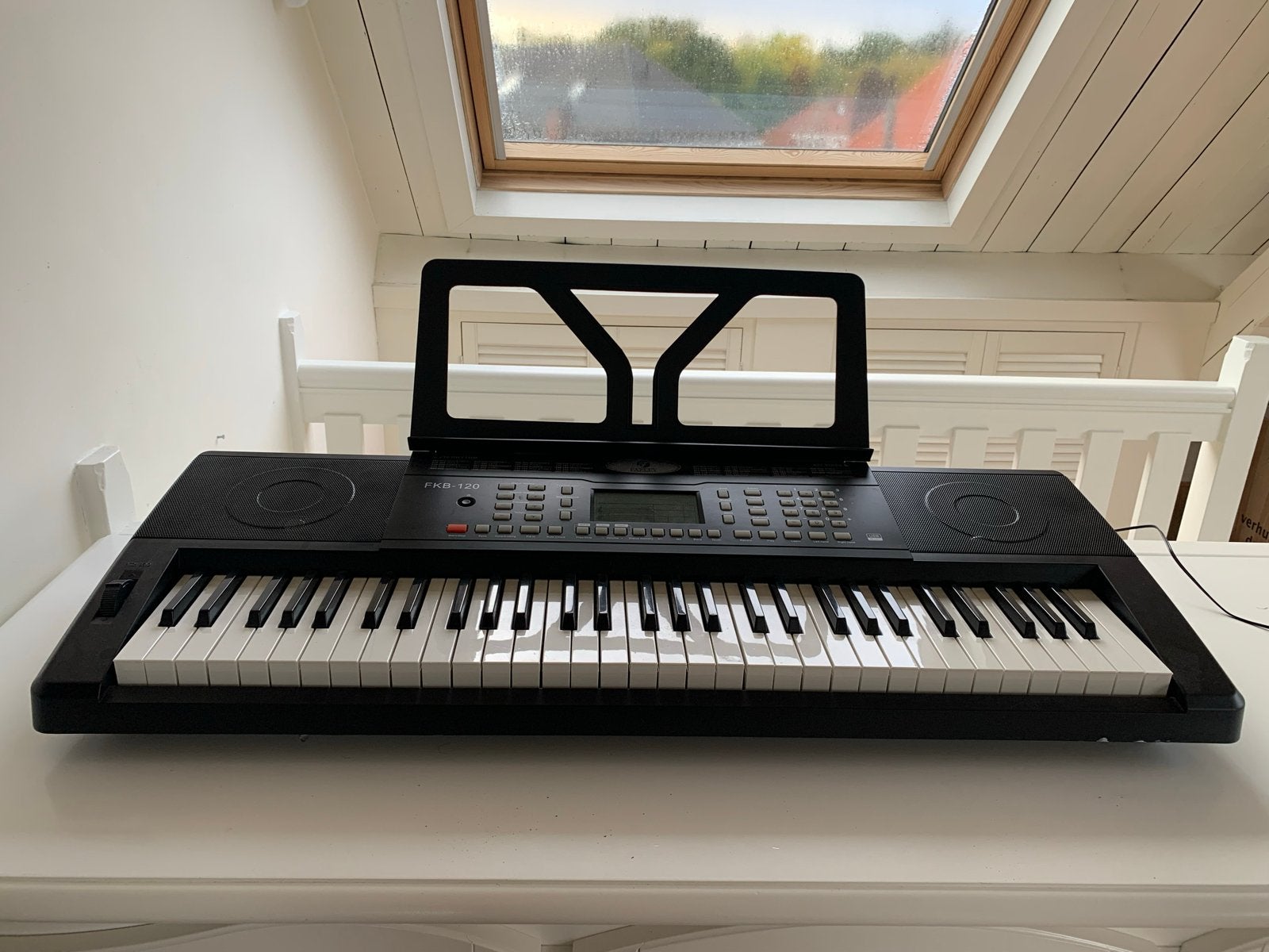FKB-120 Keyboard met 61 toetsen - Zo goed als nieuw, 61 toetsen, Zo goed als nieuw, Met standaard, Ophalen