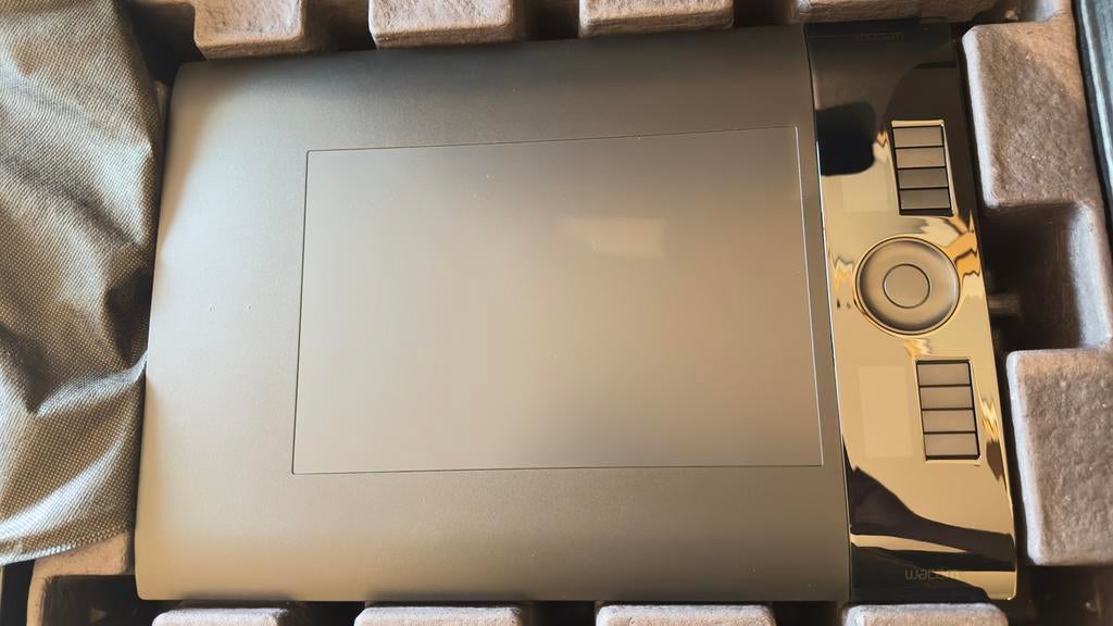 Wacom Intuos 4 Tekentablet - Nieuw in doos!!, Computers en Software, Tekentablets, Nieuw, Bedraad, Multi-touch, Ophalen of Verzenden