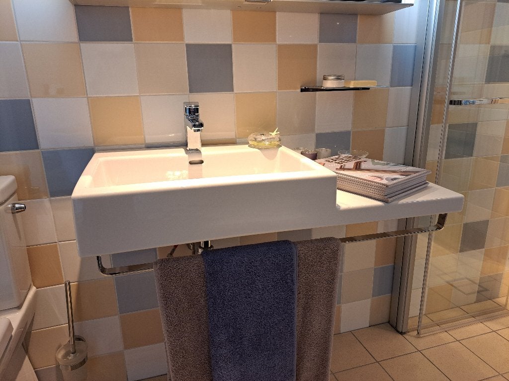 Laufen Living City wastafel met handdoekbeugel en mengkraan, Ophalen, Nieuw, 50 tot 100 cm, Minder dan 100 cm