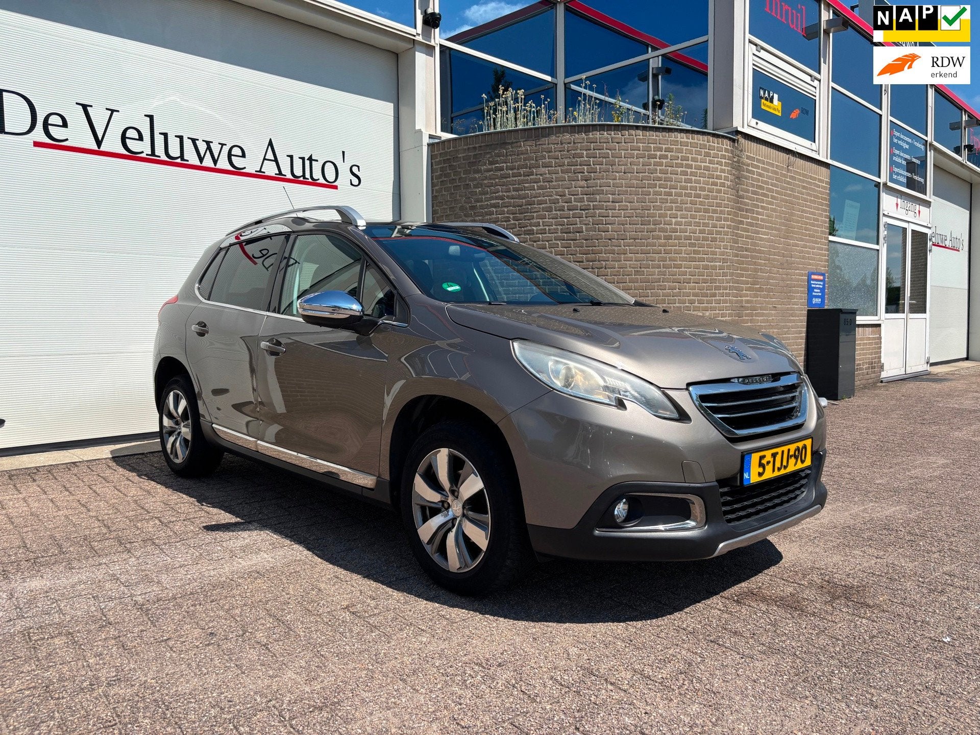 Peugeot 2008 1.2 VTi Allure Pack Premium Plus|PANO|LEDER, Voorwielaandrijving, Euro 5, 1199 cc, 82 pk