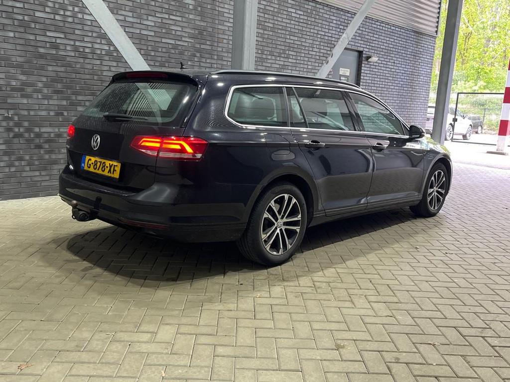 Volkswagen Passat Variant 1.8 TSI Business Edition R | ACC |, Auto's, 4 cilinders, 179 pk, Zwart, 1405 kg