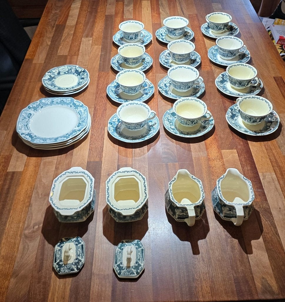 Societe Ceramique, Victoria. 12 kop en schotel setjes, Antiek en Kunst, Antiek | Servies los, Ophalen