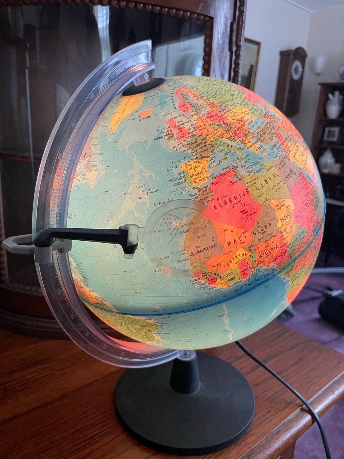 Leuke verlichte wereldbol lamp met loep, Gebruikt, Kunststof, Vergrootglas, Ophalen of Verzenden