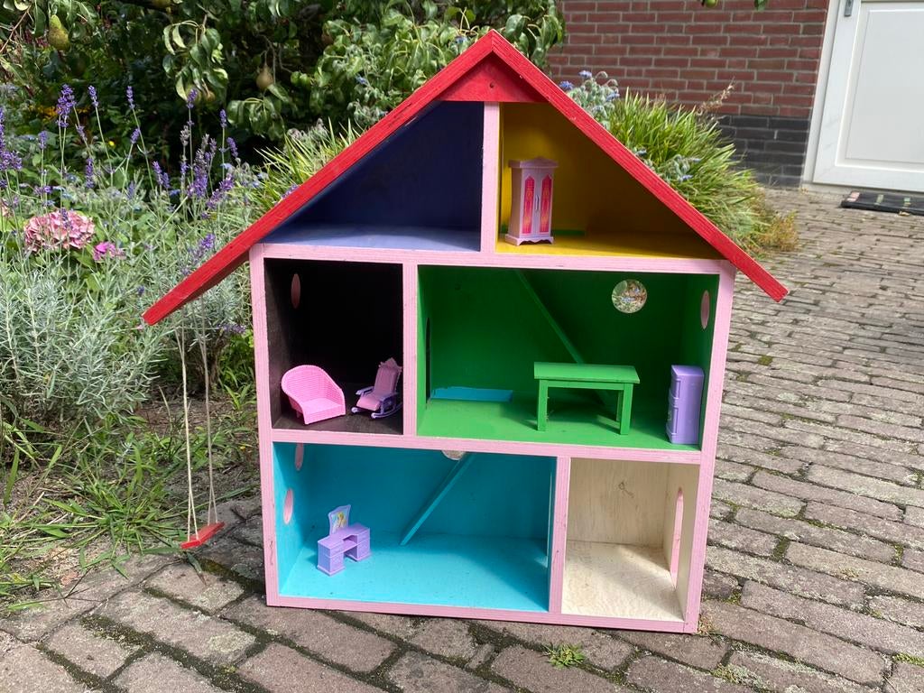Poppenhuis met schommel / Overloon, Ophalen of Verzenden, Gebruikt, Poppenhuis