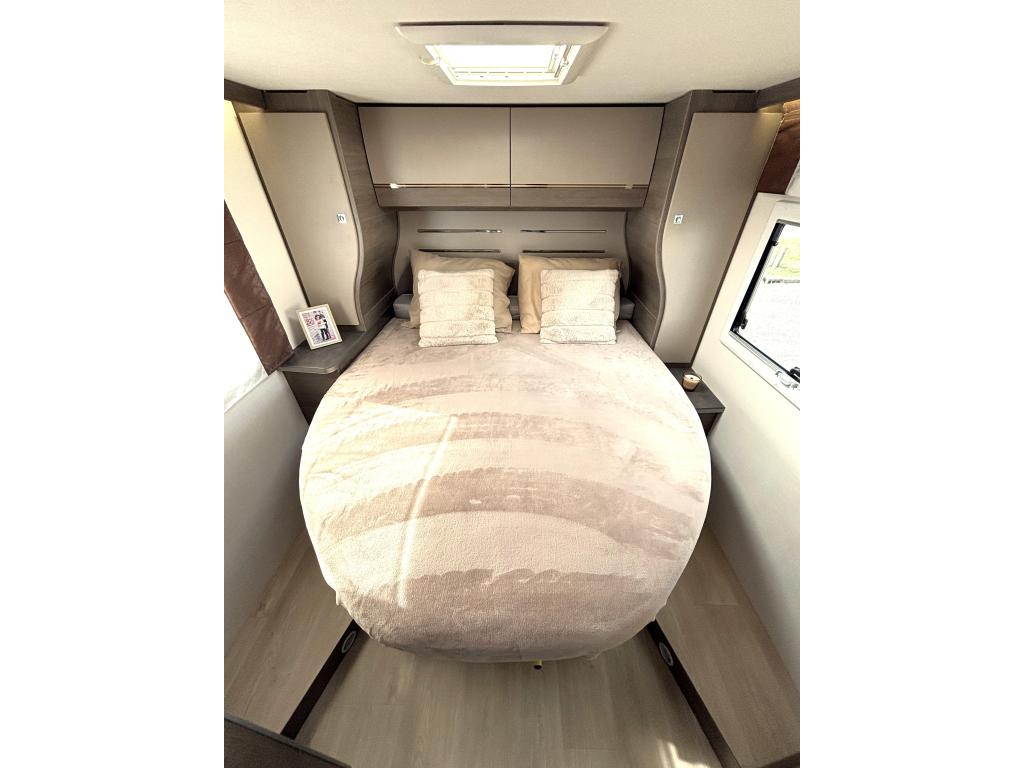 Chausson 768 XLB Titanium AUTOMAAT QUEENSBED + HEFBED + F2F, Automaat, Ringverwarming, Ford, 7 tot 8 meter