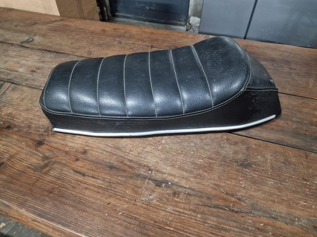 Kreidler Francochamps buddyseat, is vroeger al eens bekleed, Ophalen of Verzenden, Zadel