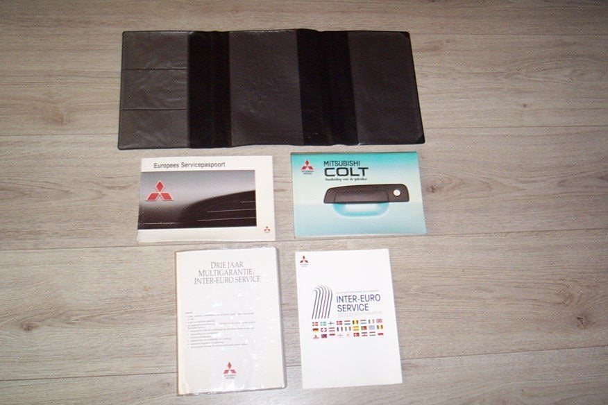 Compleet mapje boekjes MITSUBISHI COLT   1995/2002, Auto diversen, Handleidingen en Instructieboekjes, Ophalen of Verzenden