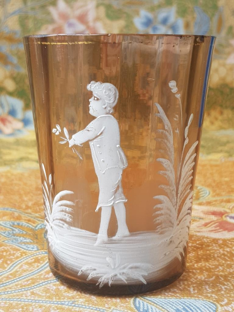 Mooi antiek Mary Gregory glas uit Amerika 9,2 cm.