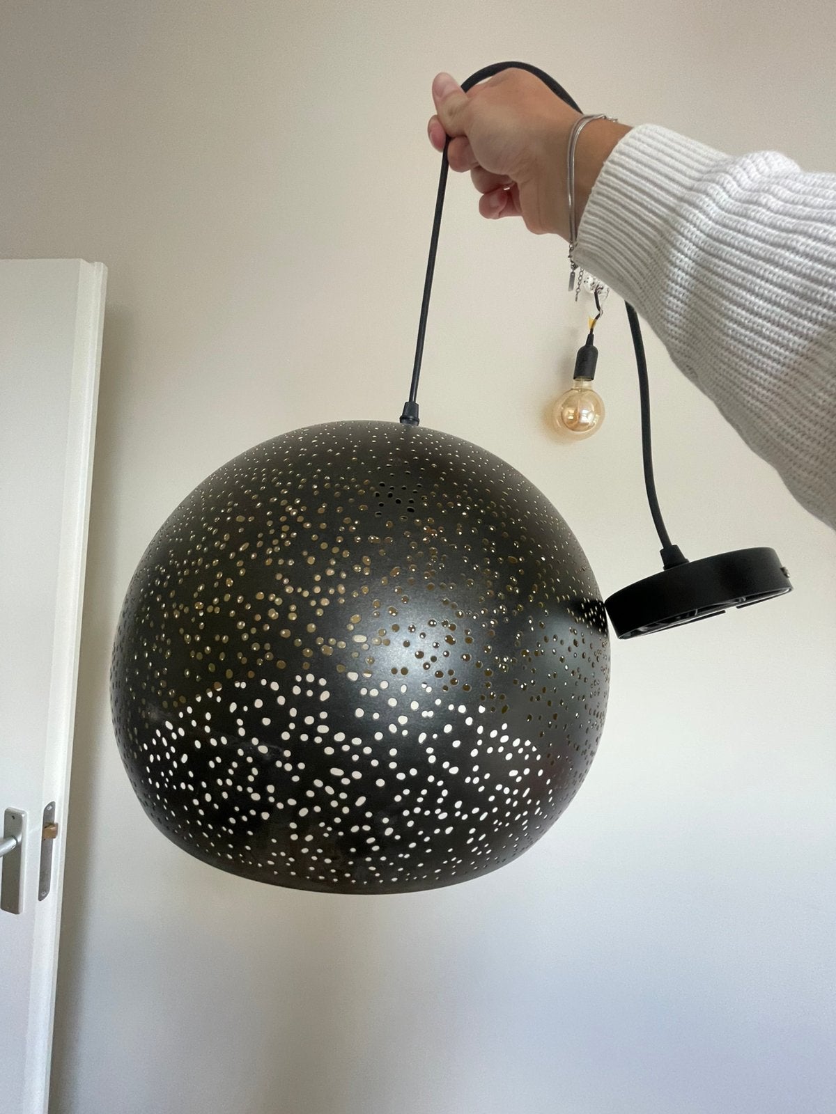 Eetkamerlamp met gaatjes zwart, Huis en Inrichting, Ophalen, Zo goed als nieuw, Rond