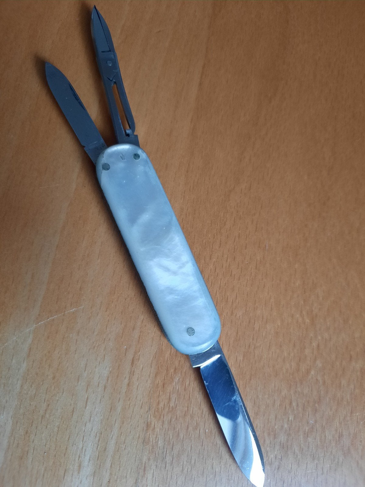 Bescheiden zakmesje met parelmoer., Ophalen of Verzenden, Gebruikt