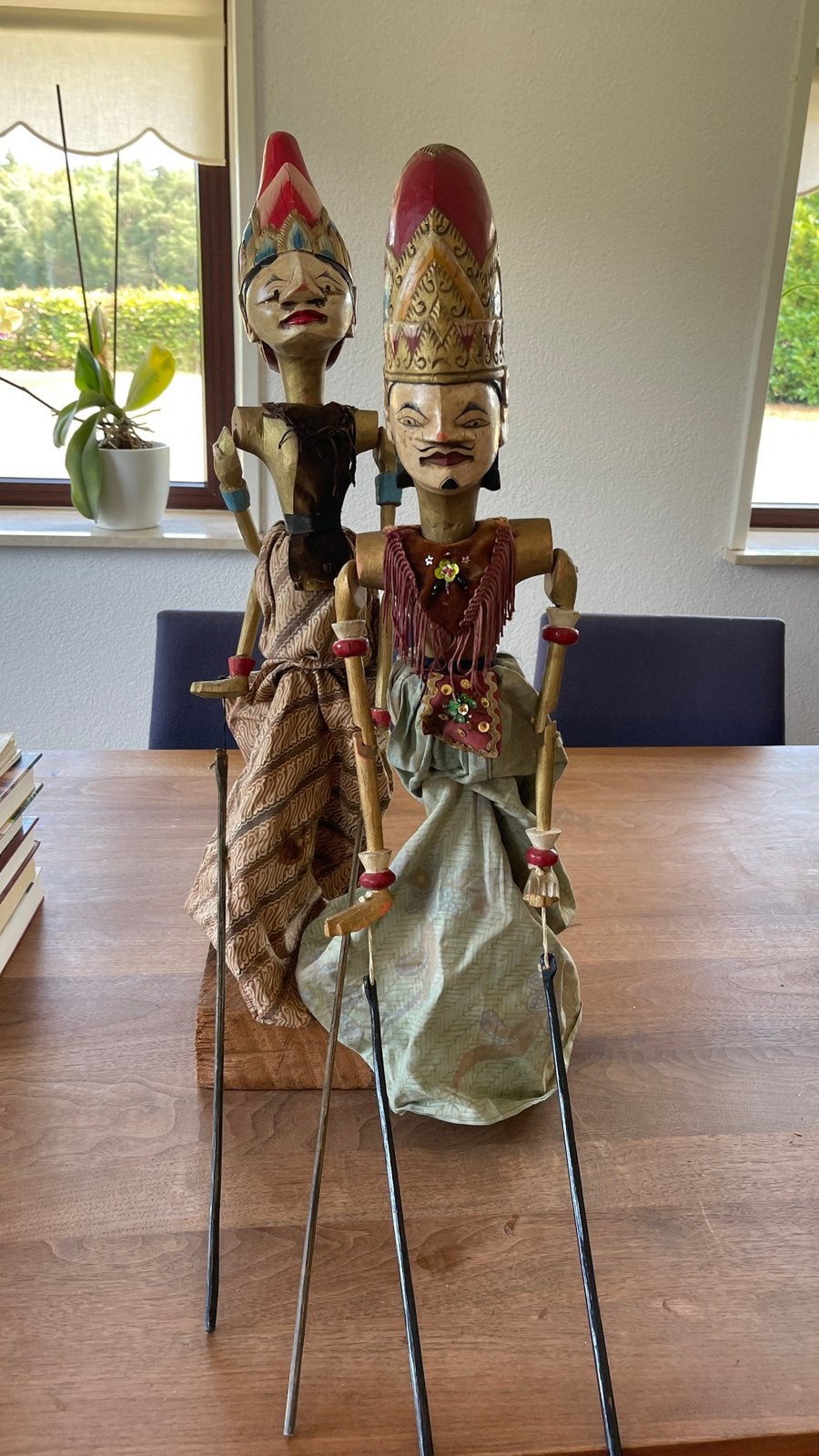 2 wajang poppen op blok, Hout, Azië, Meerkleurig, 50 - 100 cm
