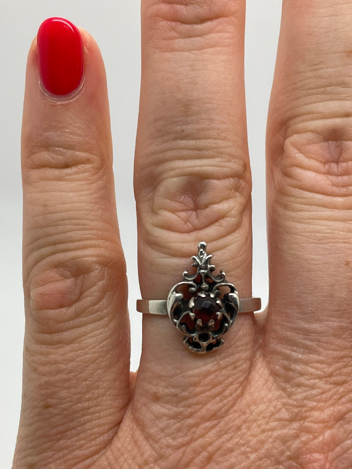 E330 Prachtige zilveren ring met granaat maat 17,5, Sieraden, Tassen en Uiterlijk, Antieke sieraden, Ophalen of Verzenden, Zilver