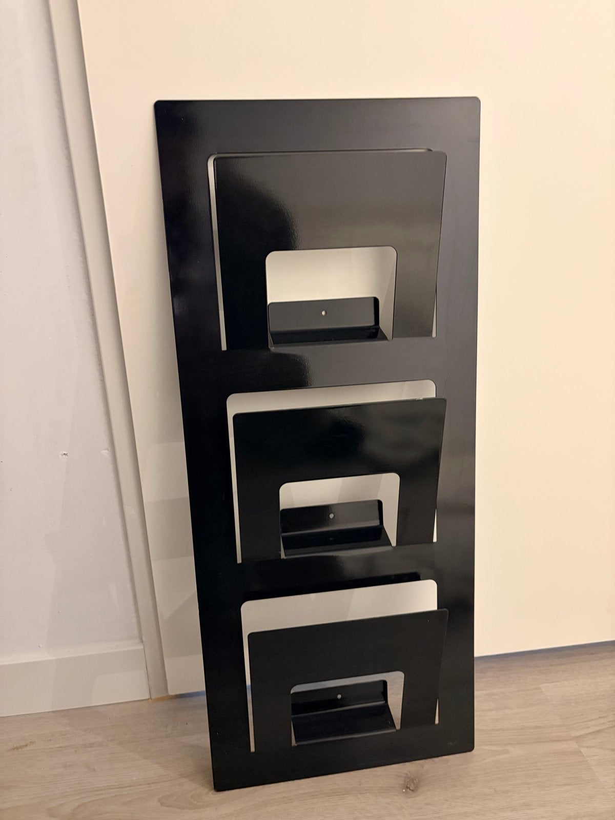 Zwart tijdschriftenrek van IKEA, Ophalen, Meerdere vakken, Gebruikt, Metaal