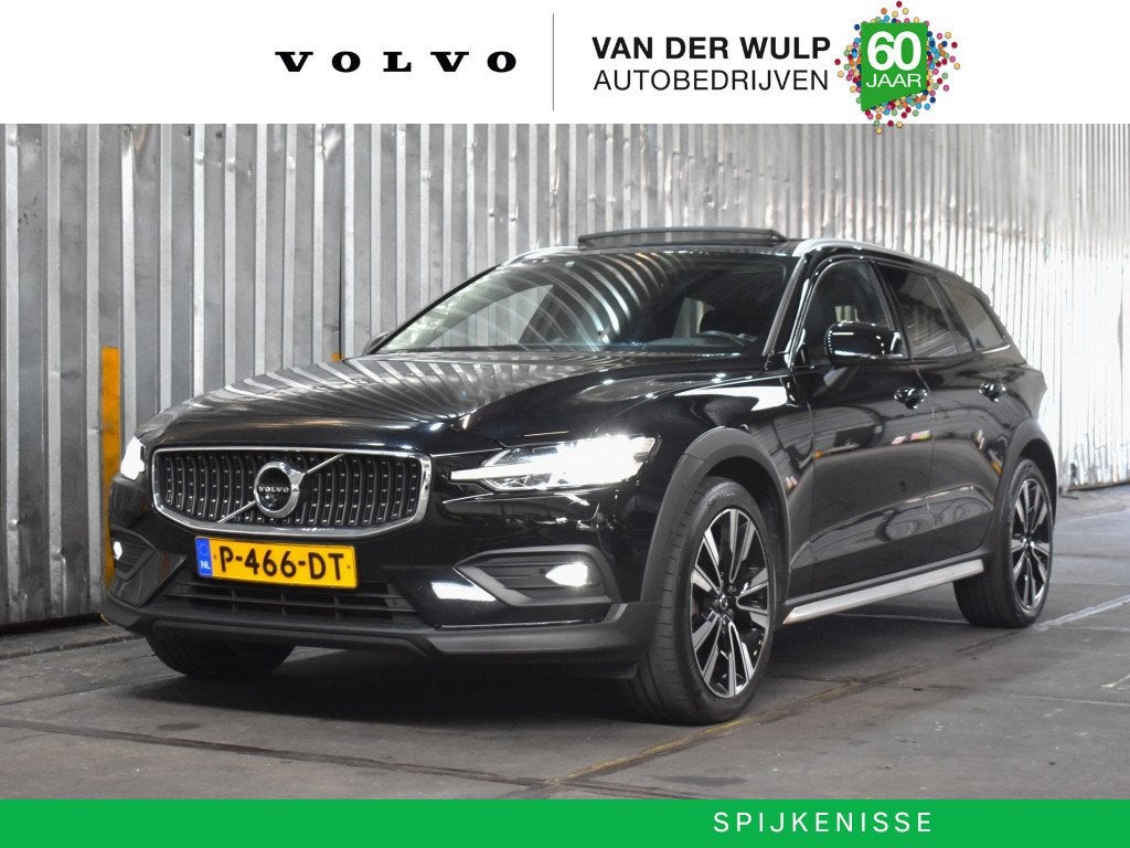 Volvo V60 Cross Country B5 250PK AWD Cross Country PRO | Tre, Auto's, Volvo, 15 km/l, 4 cilinders, 24 maanden, Zwart