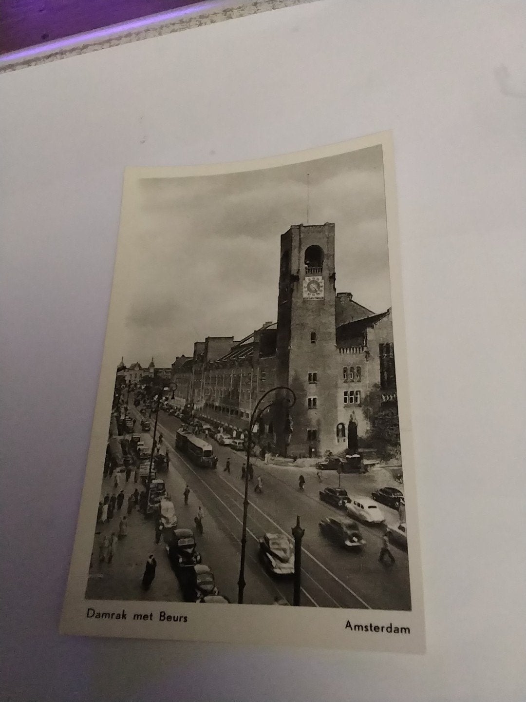 Oude ansichtkaart Damrak met Beurs, Amsterdam, Ophalen of Verzenden, 1940 tot 1960, Gelopen, Noord-Holland