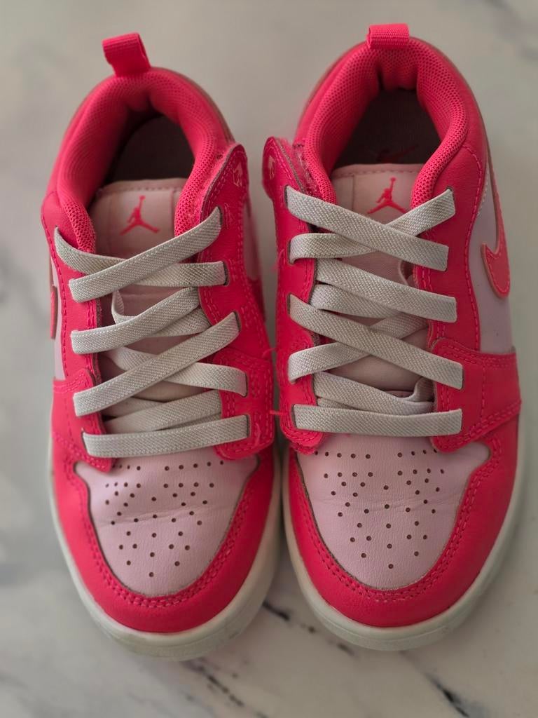 Jordan 1 Low Roze/Fuchsia Sneakers Maat 31.5, Kinderen en Baby's, Kinderkleding | Schoenen en Sokken, Gebruikt, Meisje, Schoenen