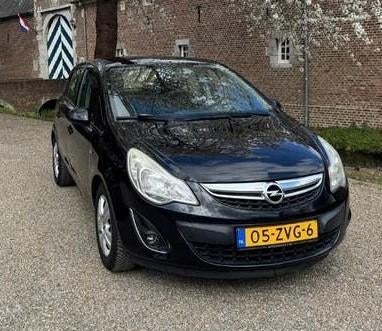Opel Corsa 1.2 16V Cosmo 5D 2013. APK maart 2027. Nw banden., Auto's, Opel, Voorwielaandrijving, Euro 5, 1063 kg, Zwart
