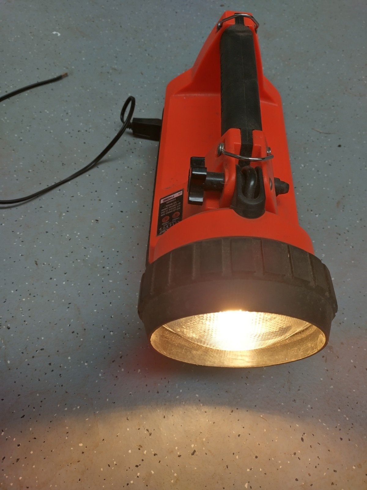 Stream light professionele zaklamp met lader, Ophalen of Verzenden, Gebruikt, Accu