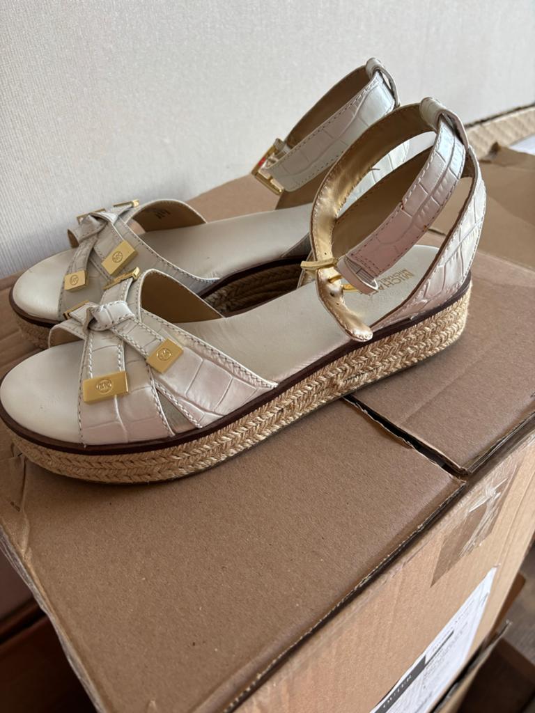 Michael Kors witte leren sandalen - Maat 39, Ophalen of Verzenden, Zo goed als nieuw, Wit, Sandalen of Muiltjes