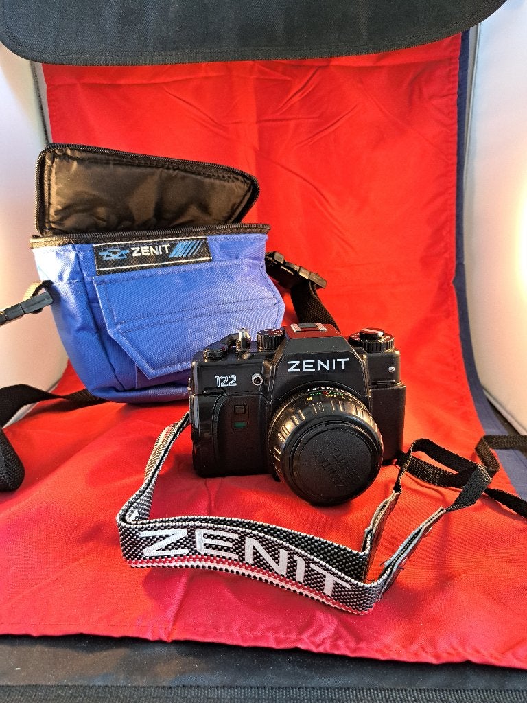 Zenit 122 met Zenitar-M2 2/50 lens en originele riem, Ophalen of Verzenden, Zo goed als nieuw, Spiegelreflex, Overige Merken